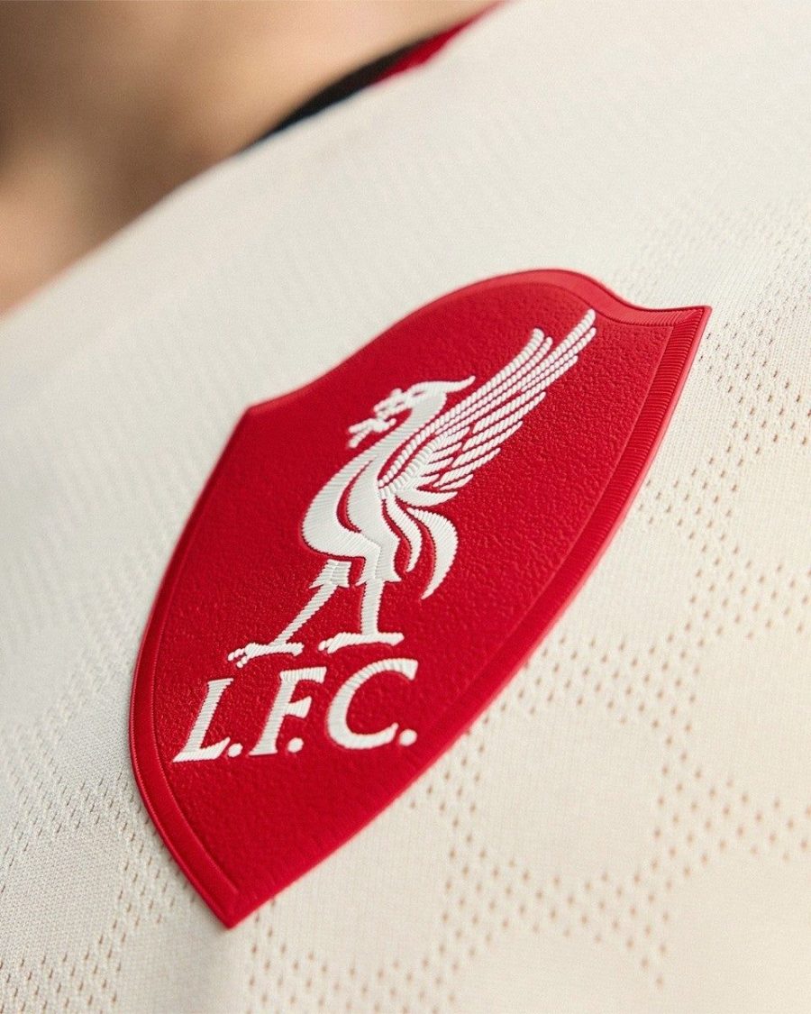 koszulka wyjazdowa Liverpool sezon dwa tysiące dwadzieścia pięć dwa tysiące dwadzieścia sześć oficjalny strój