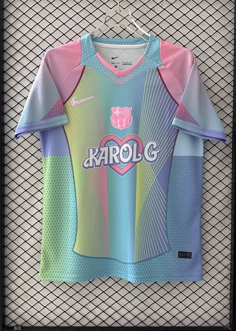 maillot-fc-barcelona-x-karol-g KOSZULKA FC BARCELONA x KAROL G