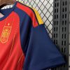 maillot-officiel-espagne-football-version-domicile-avec-ecusson-et-couleurs-nationales Oficjalna koszulka Hiszpania piłka nożna wersja domowa z herbem i barwami narodowymi