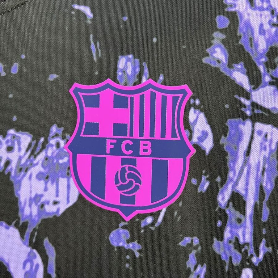 maillot-pre-match-fc-barcelona-saison-2025-2026-tenue-d-echauffement Koszulka przedmeczowa FC Barcelona sezon 2025 2026 strój rozgrzewkowy