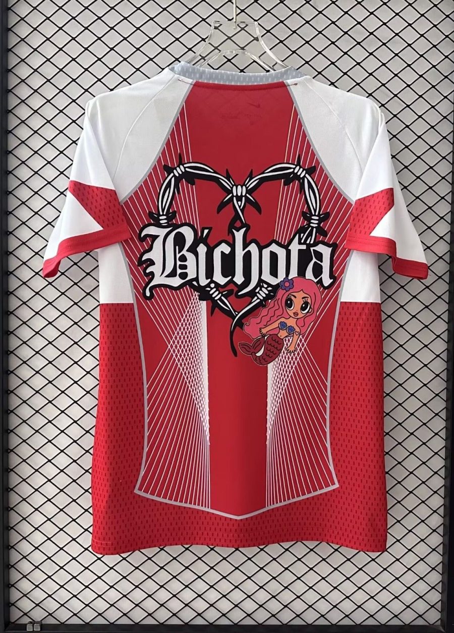 maillot-rouge-edition-limitee-fc-barcelona-collaboration-karol-g-tenue-supporter Koszulka czerwona edycja limitowana FC Barcelona kolaboracja Karol G strój kibica