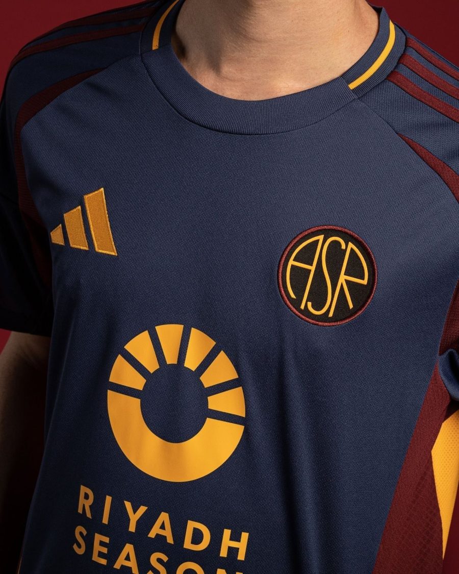 maillot-third-as-roma-saison-deux-mille-vingt-quatre-deux-mille-vingt-cinq Koszulka third AS Roma sezon dwa tysiące dwadzieścia cztery dwa tysiące dwadzieścia pięć