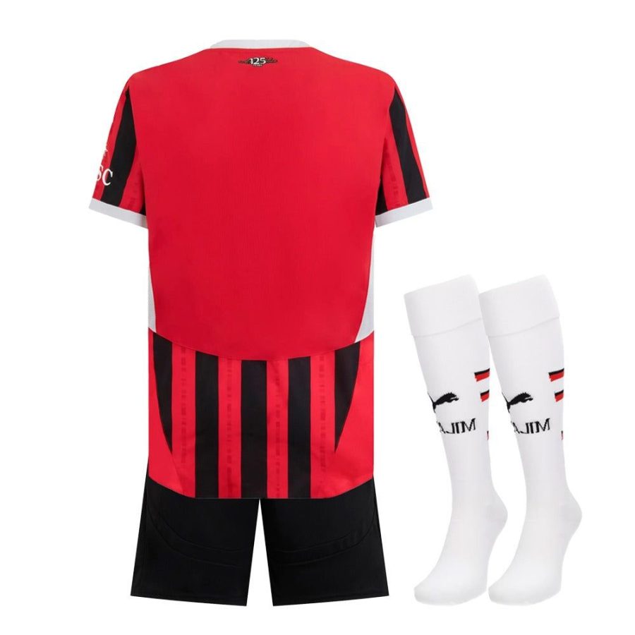 tenue-enfant-ac-milan-maillot-domicile-saison-2024-2025 strój dziecięcy AC Milan koszulka domowa sezon 2024 2025