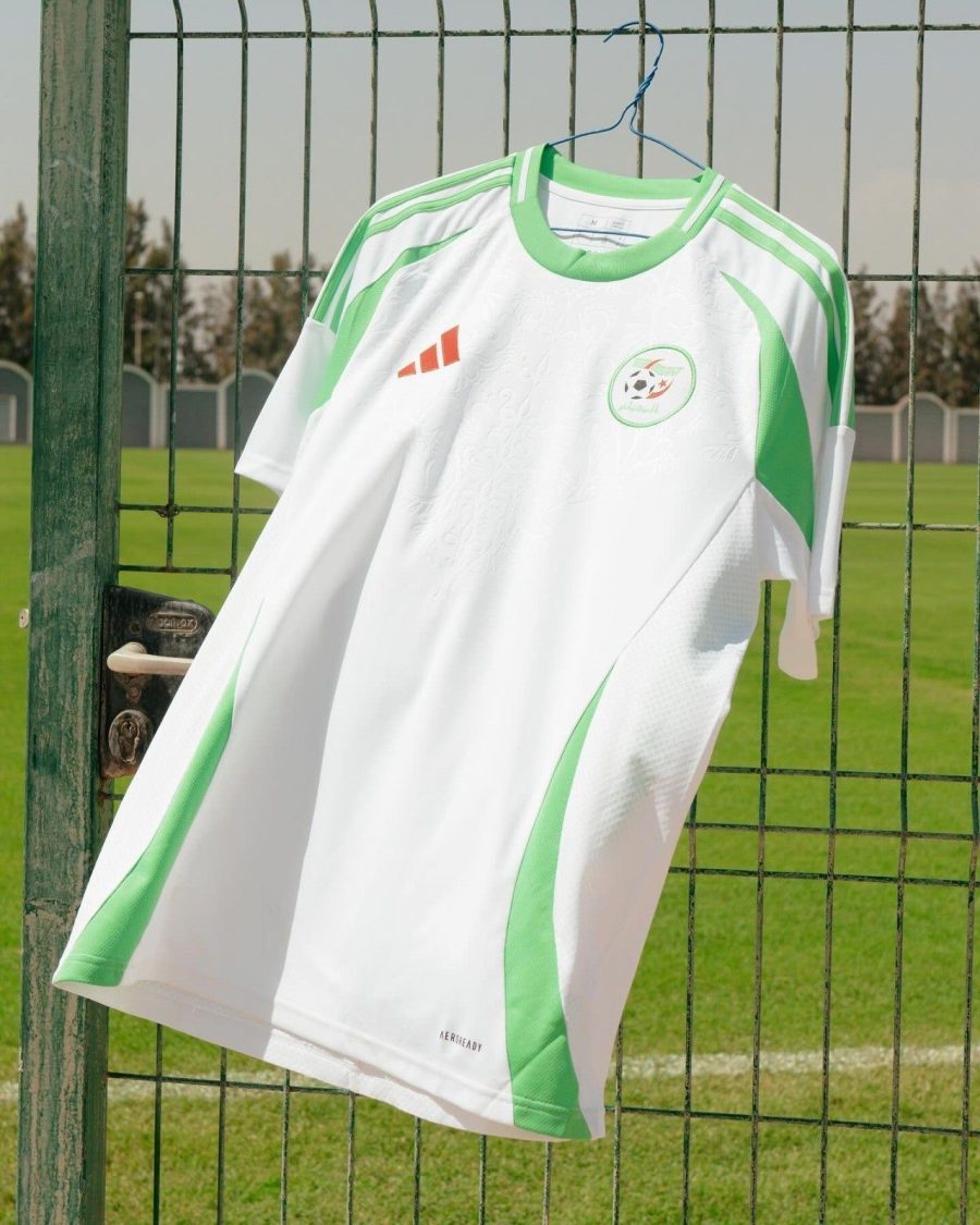 tenue-officielle-algerie-football-couleur-blanc-et-vert-2024-2025 oficjalny strój Algieria piłkarski kolor biało-zielony 2024 2025