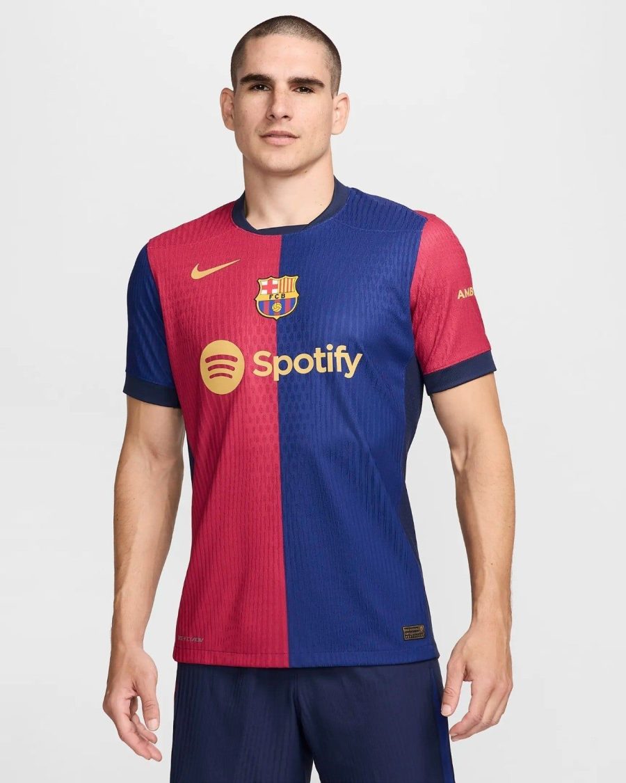 tenue-officielle-barca-a-domicile-edition-2024-2025 oficjalny strój Barçy domowy edycja 2024 2025