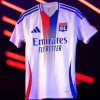 tenue-officielle-ol-domicile-nouveau-maillot-supporter-rouge-et-bleu oficjalny strój ol domowy nowa koszulka kibica czerwona i niebieska