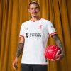 tunika piłkarska Liverpool model trzeci z herbem klubu