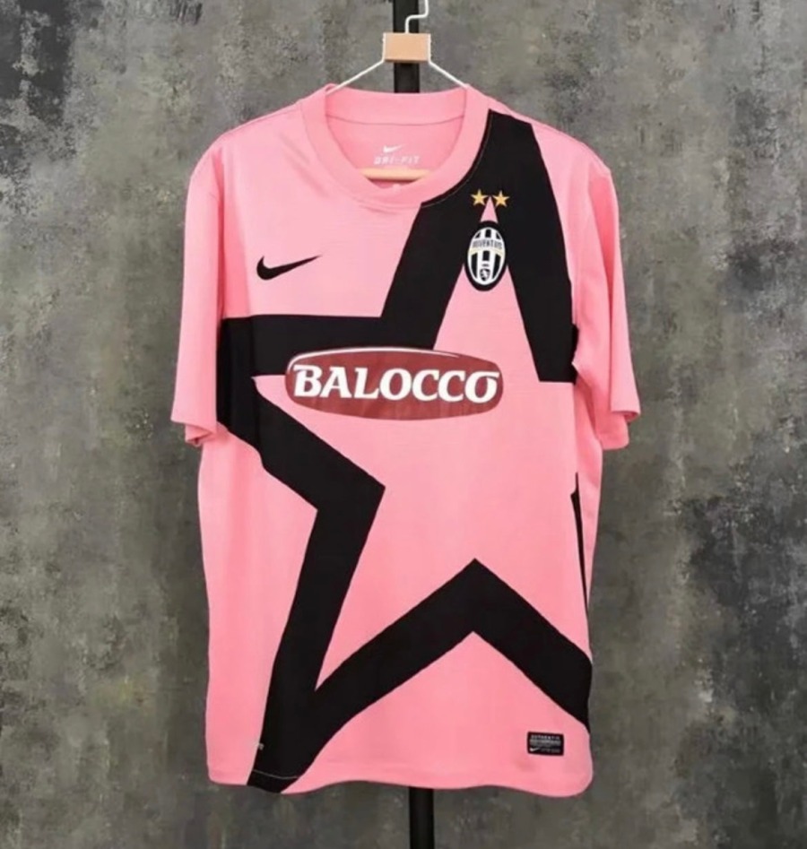 0D15F4AB-1E8A-435B-8C23-2C27585A8D06.jpg Koszulka Juventus Wyjazdowa 2011/12