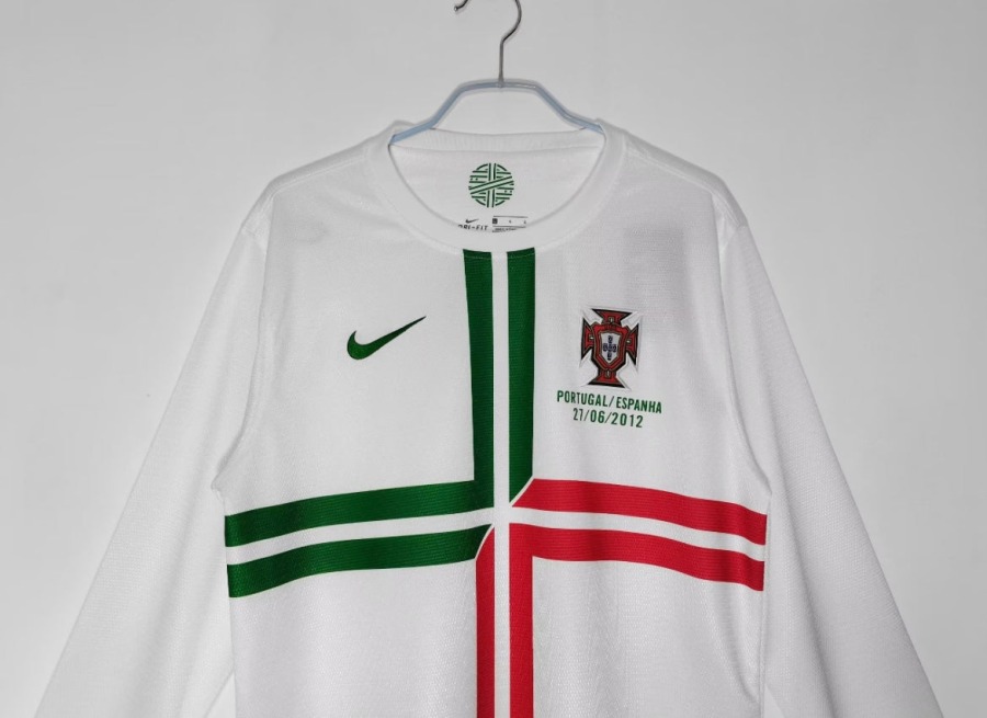 29E2D4E6-516E-4CD5-AA6B-5B7F5ADC3BC3.jpg Koszulka Portugalia Wyjazdowa 2012 Długi Rękaw