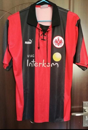 2C93D2F8-F018-4542-B930-C6EC38A560C6.jpg Koszulka Eintracht Frankfurt Domowa 1999/2000