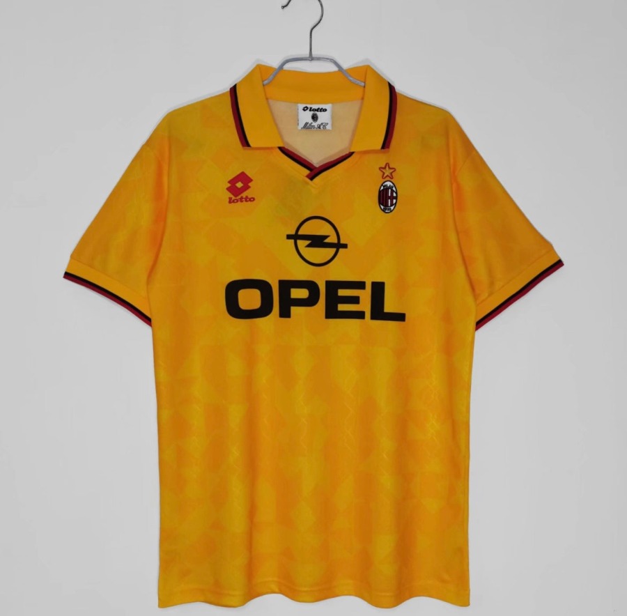 38F9A657-81AA-4455-A0D5-6CE352E99EB2.jpg Koszulka AC Milan Trzecia 1995/96