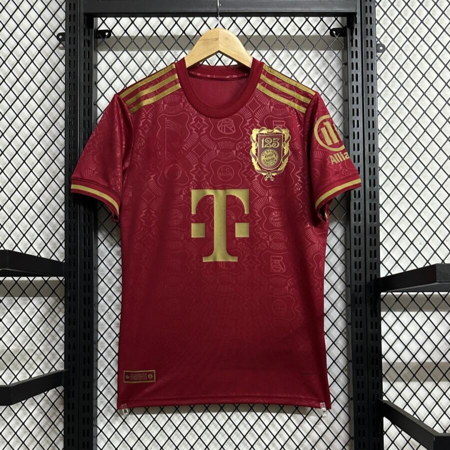 3c49b333102ab8947fc69c7d2aaa6d0f.jpg Koszulka Bayern Monachium 125 Lat 2025/26 Czerwona
