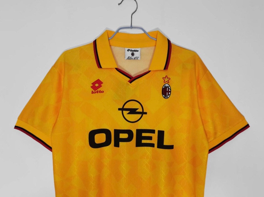 80C1AAD1-F341-4CD0-BD74-0C10AD5D34E9.jpg Koszulka AC Milan Trzecia 1995/96