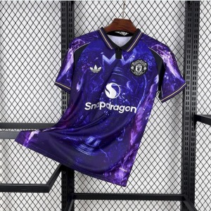8133702C-5E0B-4370-984C-48361E4783A7.jpg Koszulka Manchester United 2025/26 Concept