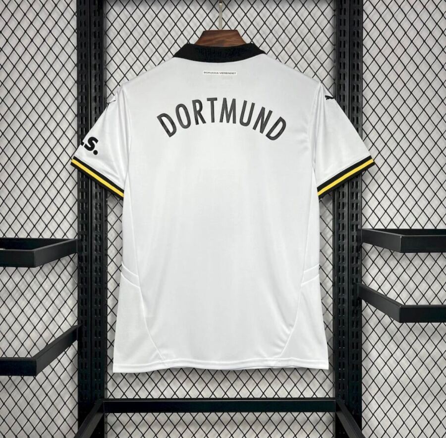 9449CBE3-122F-49EB-BA46-2A6628A459A4.jpg Koszulka BVB Dortmund Trzecia 2024/25