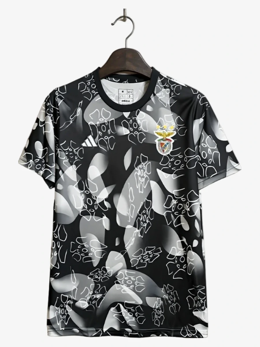 maillot-benfica-avant-match-noir-2024-2025 studio v12 Koszulka Benfica Przedmeczowa Czarna 2024-2025
