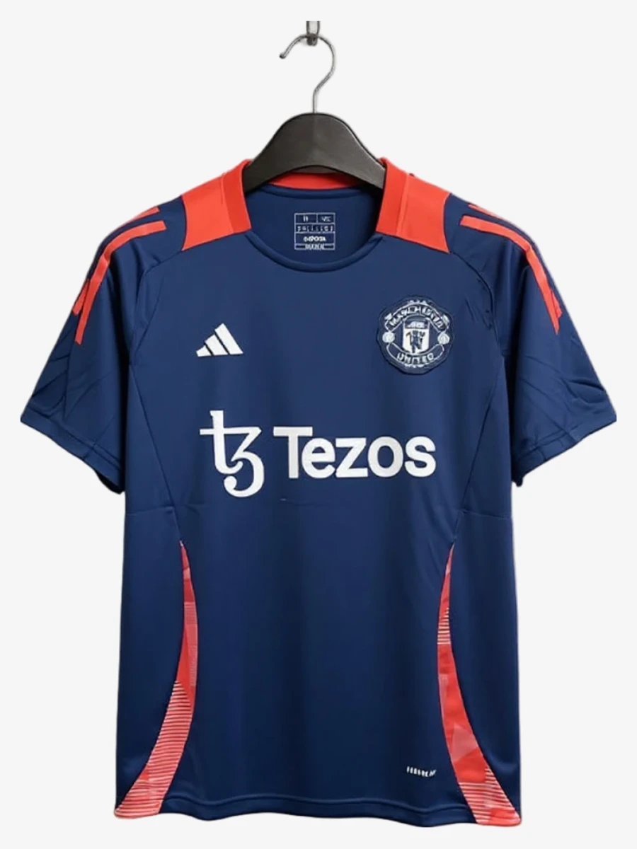 maillot-manchester-united-pre-match-2025-2026 studio v12 Koszulka Manchester United Przedmeczowa 2025-2026