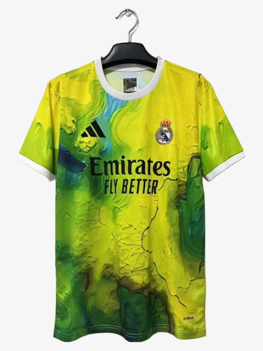 maillot-real-madrid-special-jaune-2025-2026 studio v12 Koszulka Real Madryt Specjalna Żółta 2025-2026